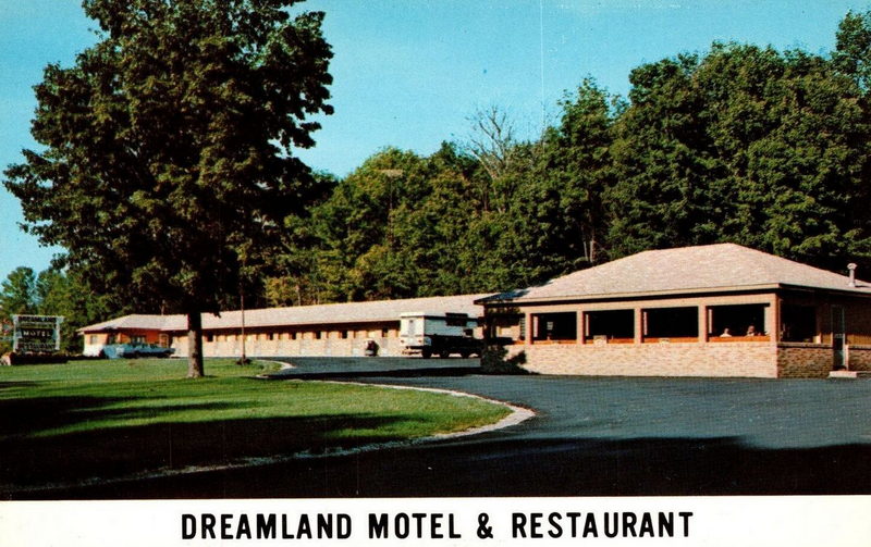 Dreamland Motel - Postcard (newer photo)